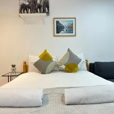 Harrow Road Beautiful Family Apartment